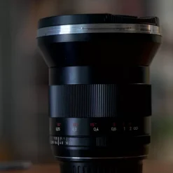 CARL ZEISS 21MM F2.8 ZE – MỚI 90% – FOR CANON